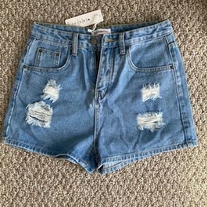 Jean shorts with moon design pocket